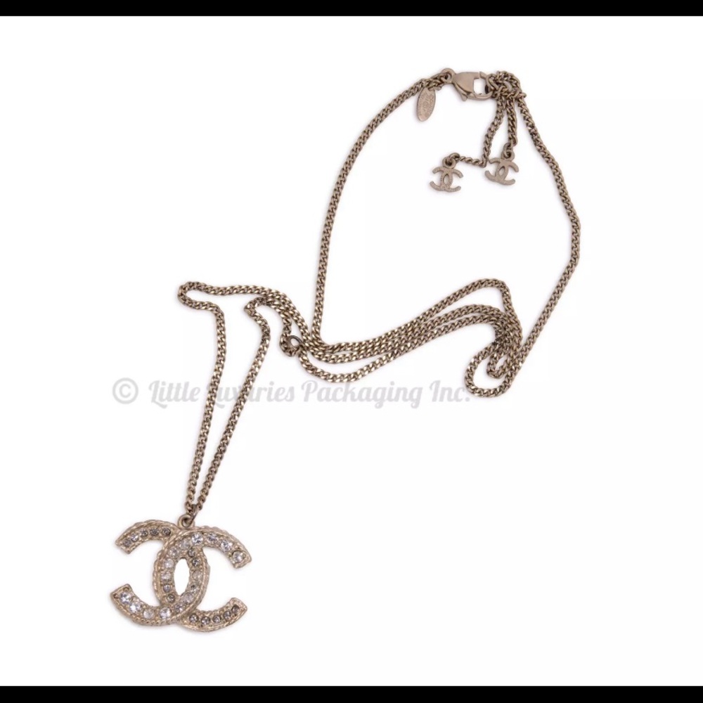⭐️ SOLD ⭐️ Authentic Chanel Gold CC Charm Necklace - Picture 10 of 10